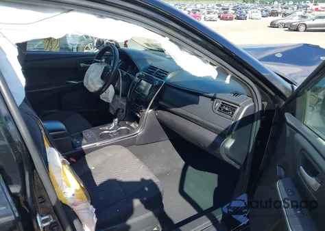 2016 Toyota Camry Hybrid Le z USA, uszkodzony, nr VIN 4T1BD1FK9GU184817